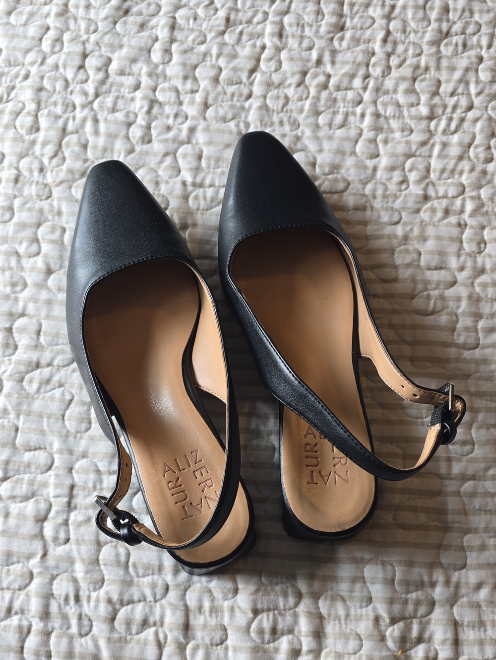 ￼

Naturalizer slingback pumps low kitten heel